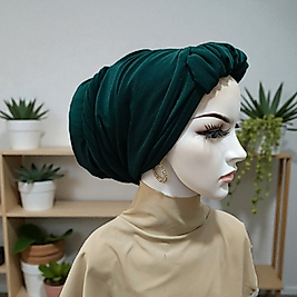 Zümrüt büzgü bant detayli bone